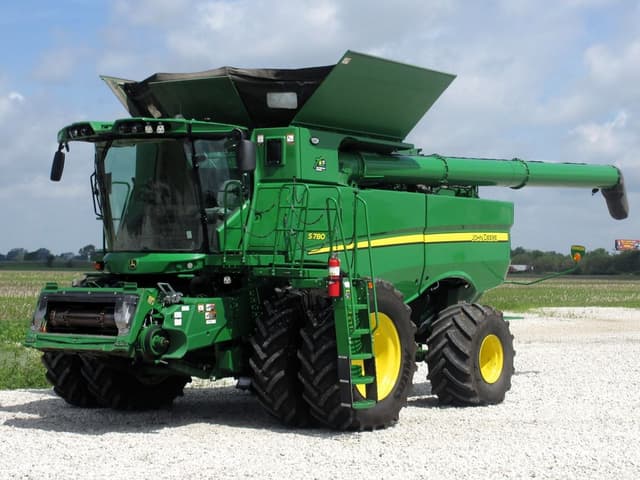 Image of John Deere S780 equipment image 1