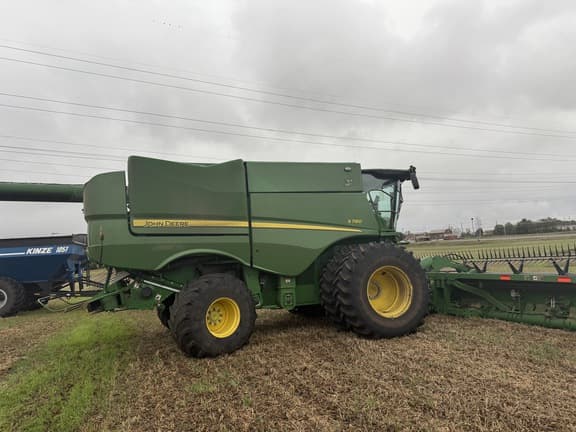 Image of John Deere S780 equipment image 1