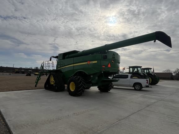 Image of John Deere S780 equipment image 1