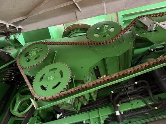 Image of John Deere S780 equipment image 2