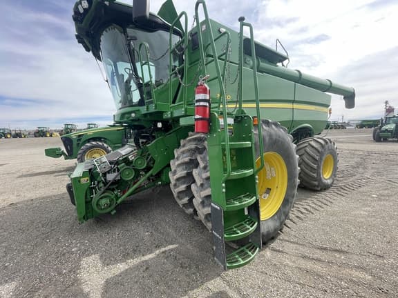 Image of John Deere S780 equipment image 2