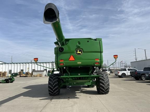 Image of John Deere S780 equipment image 4