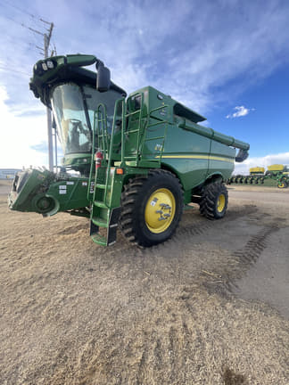 Image of John Deere S780 equipment image 2