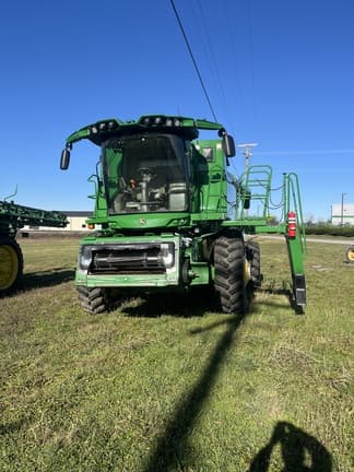Image of John Deere S780 equipment image 1