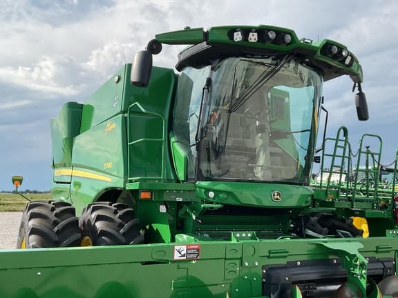 Image of John Deere S780 equipment image 1