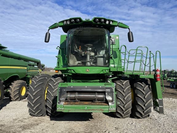 Image of John Deere S780 equipment image 2