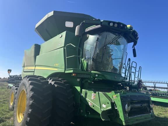 Image of John Deere S780 equipment image 1