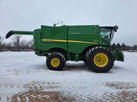 Image of John Deere S780 equipment image 2