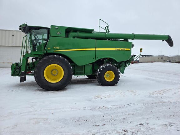 2022 John Deere S780 Equipment Image0