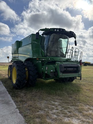 2022 John Deere S780 Equipment Image0
