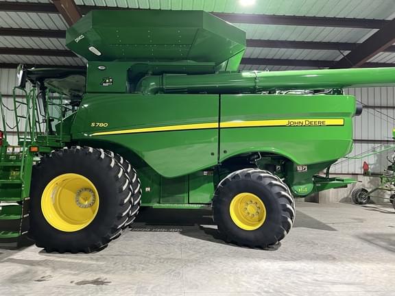 Image of John Deere S780 equipment image 1