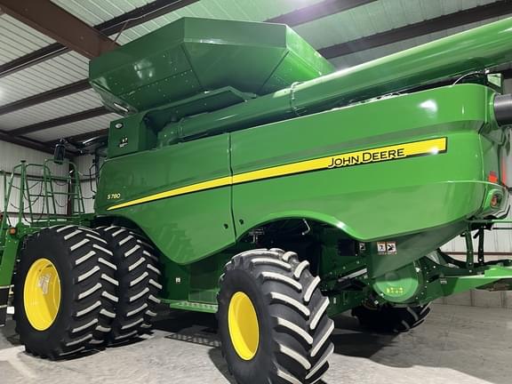 Image of John Deere S780 equipment image 2