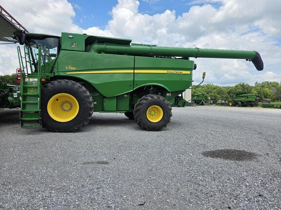 2022 John Deere S790 Equipment Image0
