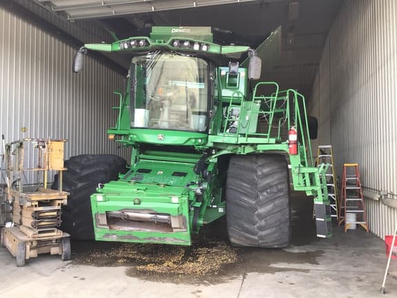 Image of John Deere S790 equipment image 1
