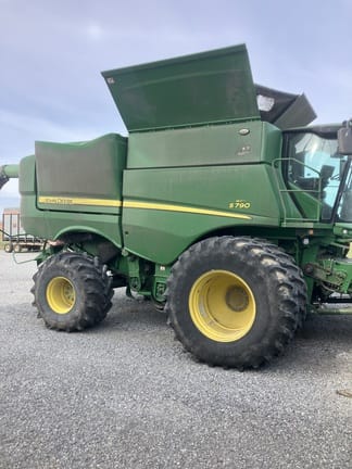 2022 John Deere S790 Equipment Image0