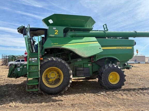 Image of John Deere S790 equipment image 2