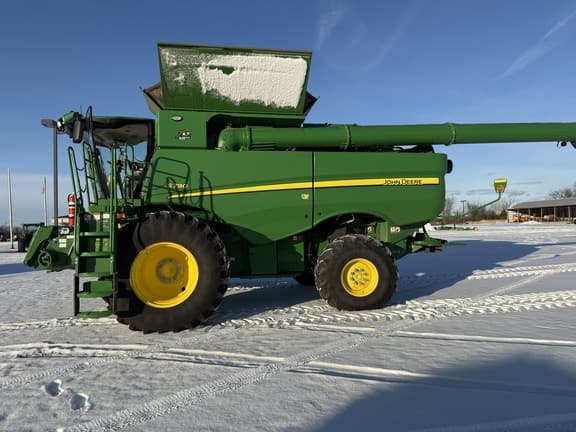 Image of John Deere S790 equipment image 2