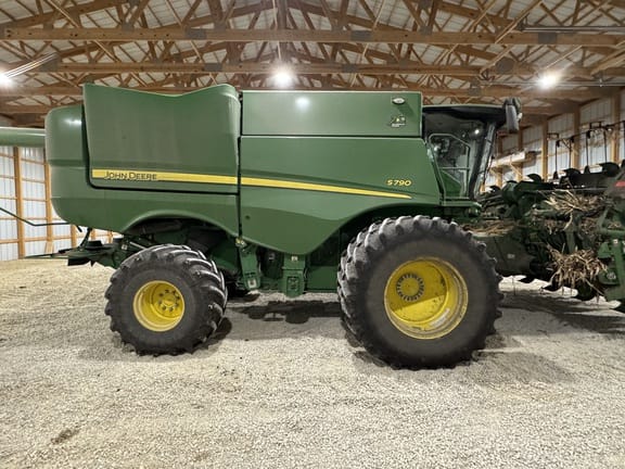 2022 John Deere S790 Equipment Image0