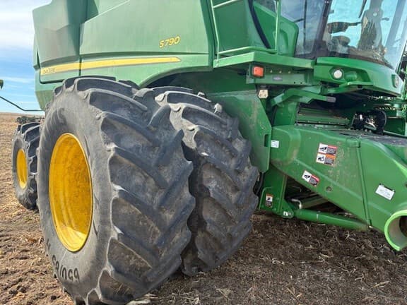 Image of John Deere S790 equipment image 4