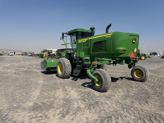 Image of John Deere W235M equipment image 2