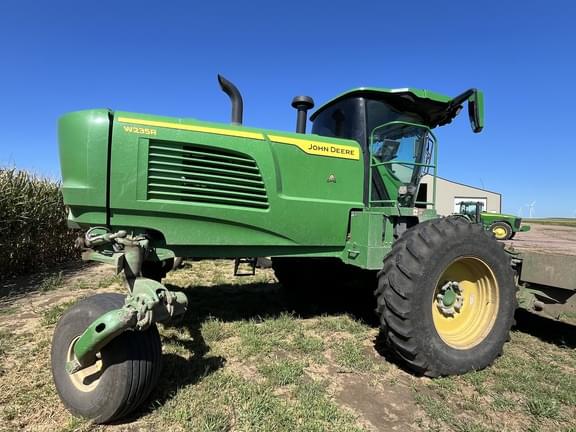Image of John Deere W235R equipment image 3