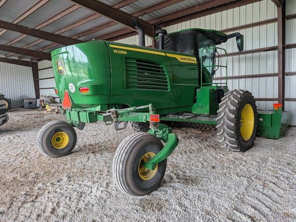 Image of John Deere W235R equipment image 3