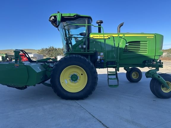 2022 John Deere W235R Equipment Image0