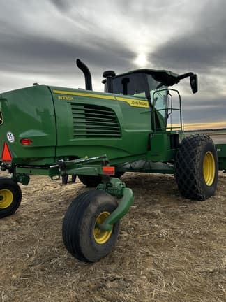 Image of John Deere W235R equipment image 2