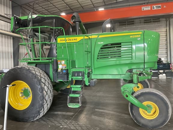 Image of John Deere W235R equipment image 1