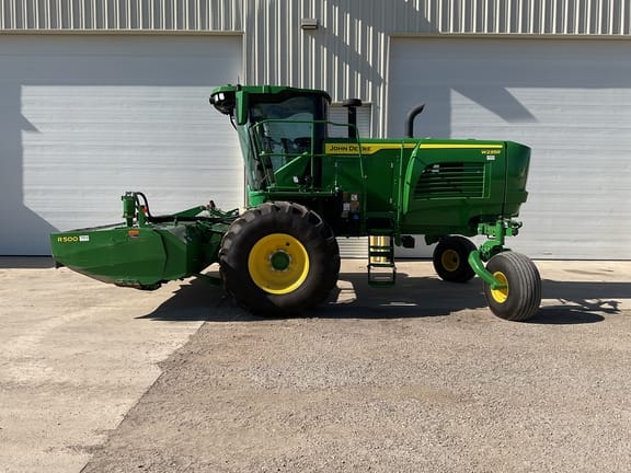 2022 John Deere W235R Equipment Image0