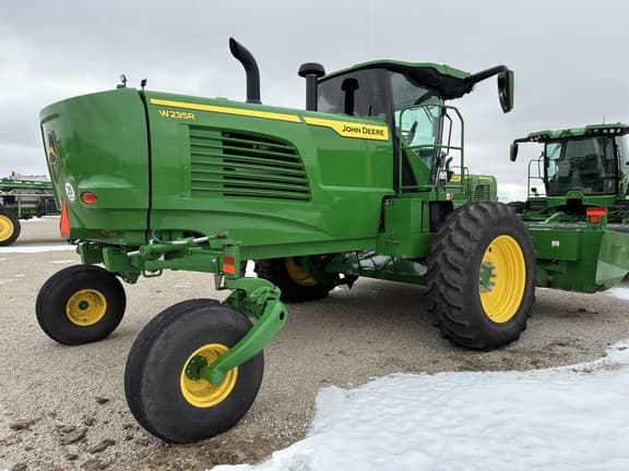 Image of John Deere W235R equipment image 3