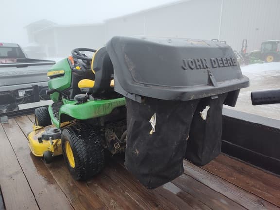 Image of John Deere X330 equipment image 4