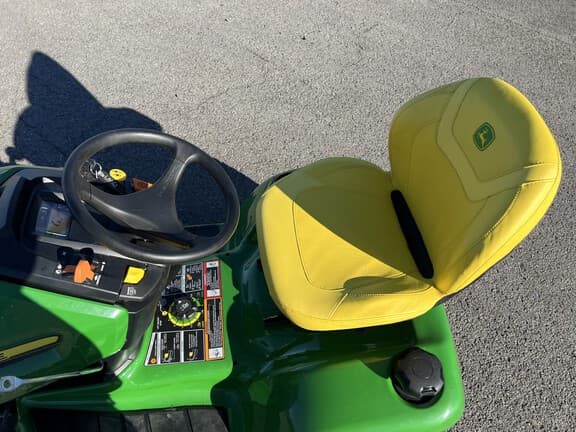 Image of John Deere X390 equipment image 4