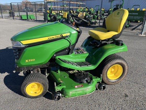 2022 John Deere X390 Equipment Image0