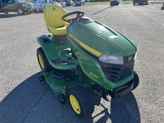 Image of John Deere X390 equipment image 3