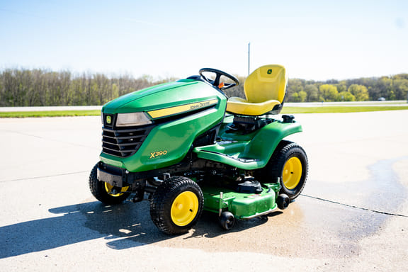2022 John Deere X390 Equipment Image0
