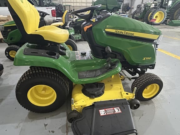 2022 John Deere X390 Equipment Image0