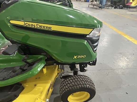 Image of John Deere X390 equipment image 3