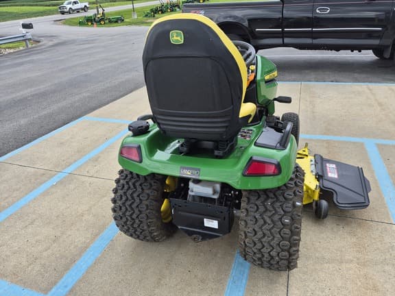 Image of John Deere X580 equipment image 2