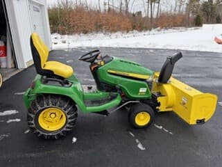 Image of John Deere X580 equipment image 2