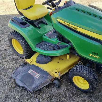 Image of John Deere X580 equipment image 2