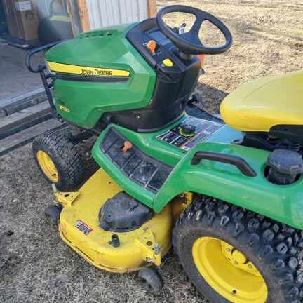 Image of John Deere X580 equipment image 1