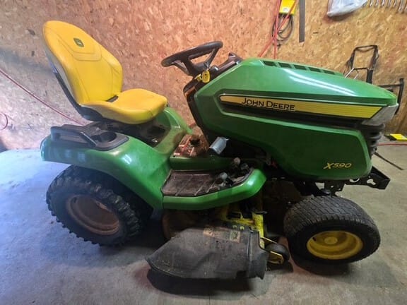 2022 John Deere X590 Equipment Image0