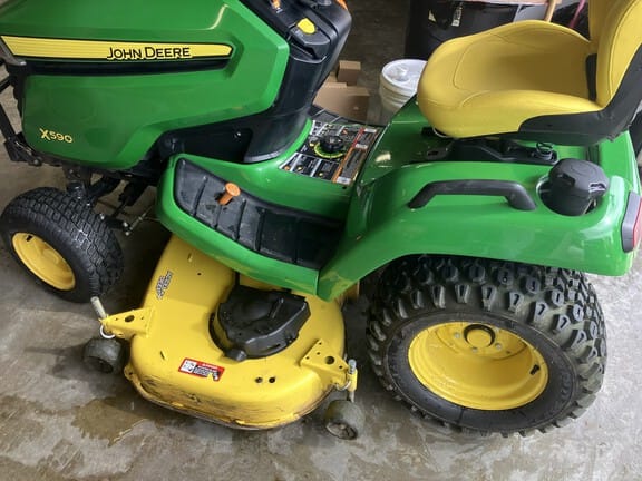 2022 John Deere X590 Equipment Image0