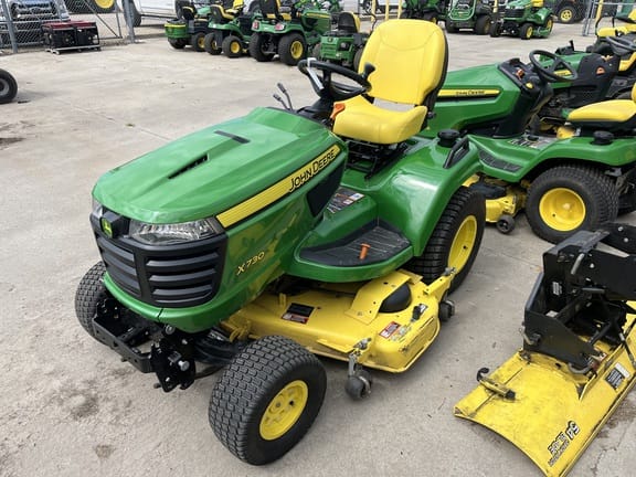 2022 John Deere X730 Equipment Image0