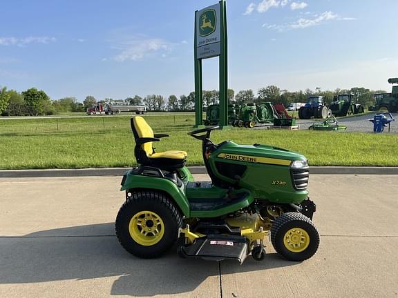 Image of John Deere X730 equipment image 4