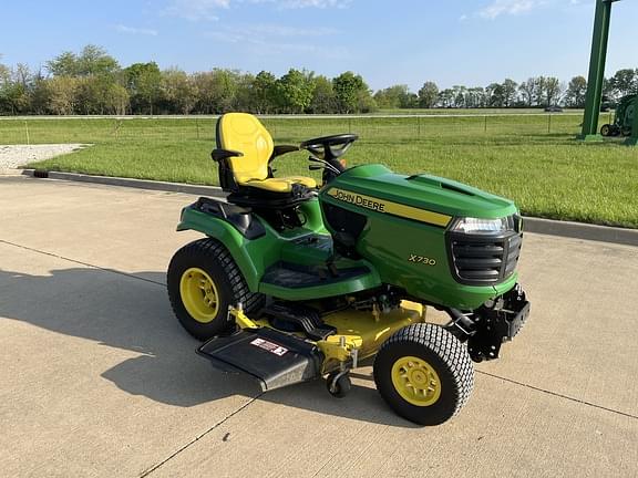 Image of John Deere X730 equipment image 3