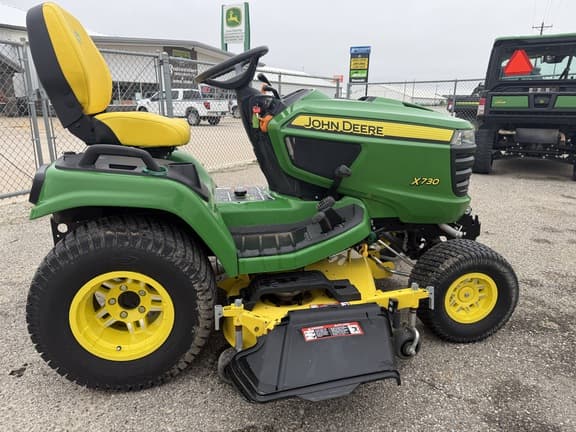 Image of John Deere X730 equipment image 2