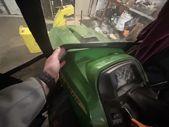 Image of John Deere X734 equipment image 3