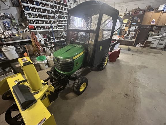 2022 John Deere X734 Equipment Image0